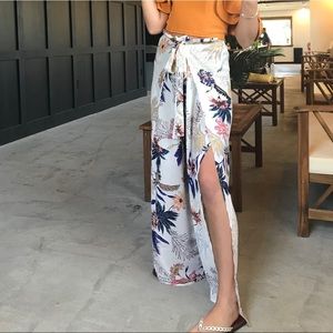 Lovestitch Kiyomi Slit Pants size small